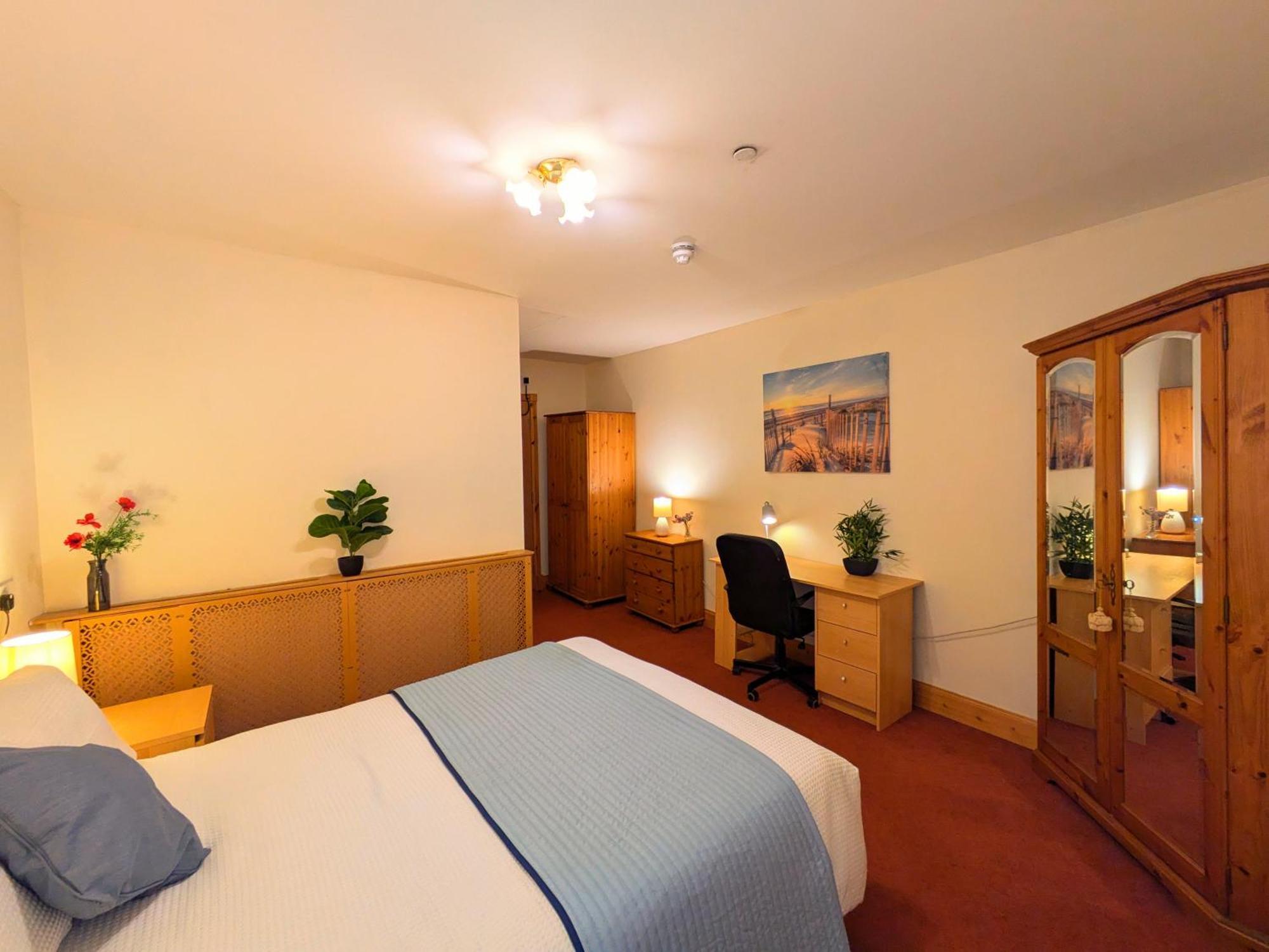 Hollybank - Ensuite Room & Use Of Large Shared Kitchen دومفريس المظهر الخارجي الصورة