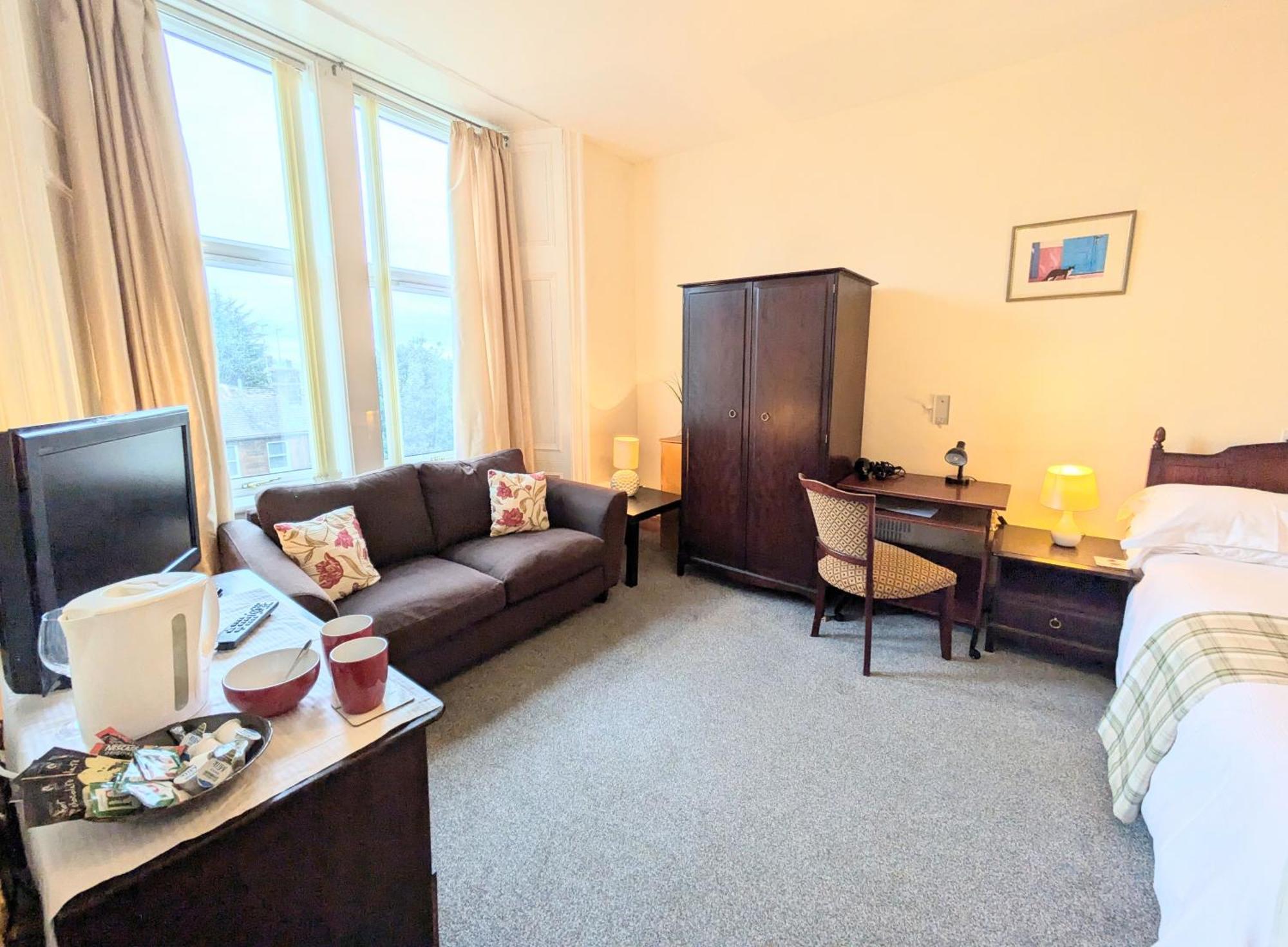 Hollybank - Ensuite Room & Use Of Large Shared Kitchen دومفريس المظهر الخارجي الصورة